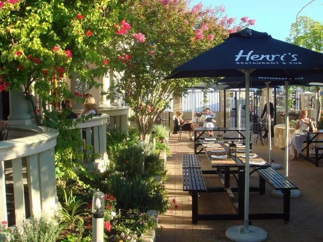 Henri's Restaurant and Wine Bar