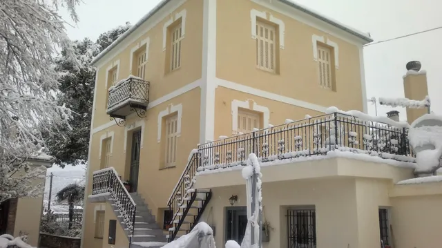 ΑΡΧΟΝΤΙΚΟ ΤΣΑΚΝΑΚΗ "ΜΑΝΩΛΙΑ" - ARCHONTIKO TSAKNAKI "MAGNOLIA". A' CLASS