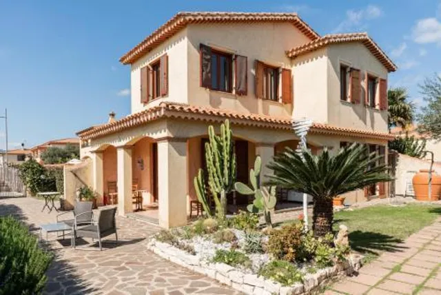 Nora Guesthouse -Rooms and Villas-