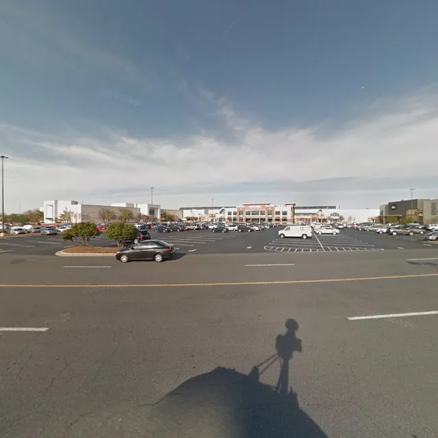 Carolina Place - Food Court / Barnes & Noble