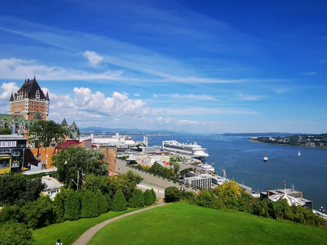 Terrasse Saint-Denis