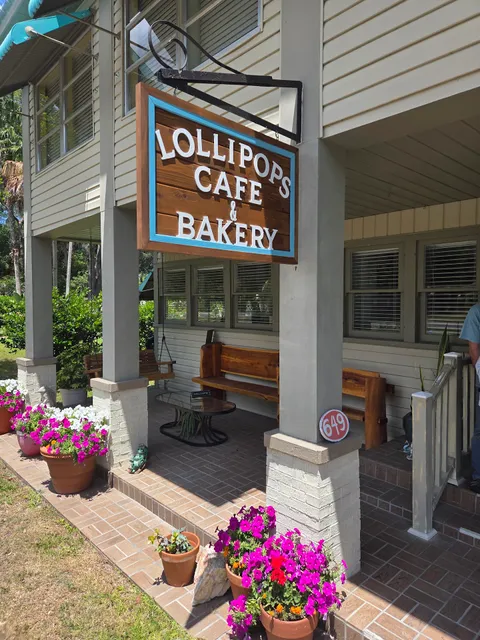 LolliPops Cafe & Bakery at Nature Coast Inn