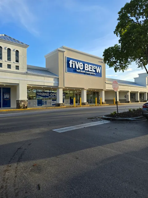 Shops at Palm Lakes