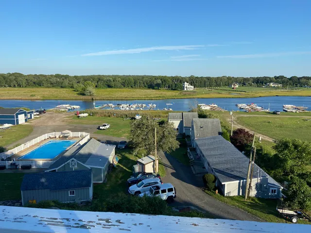 Cove Ledge Inn & Marina