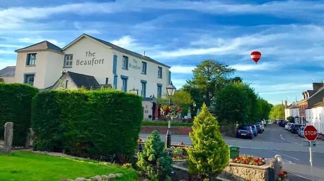 The Beaufort, Raglan