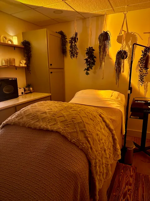 DHC & Co. (D Hair Couture Salon)