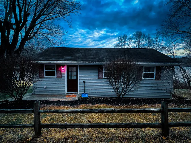 Lake Logan Country Cottages - Cottage On The Lake