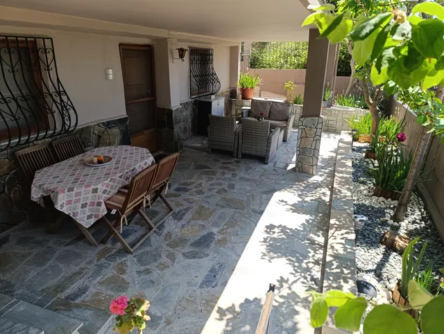 "2steps from the BEACH"