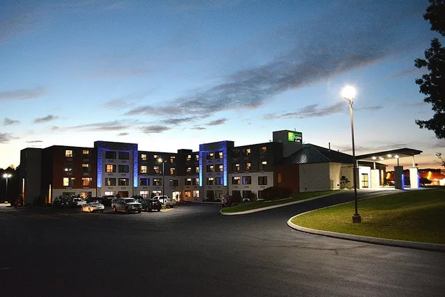 Holiday Inn Express & Suites Waterville - North by IHG