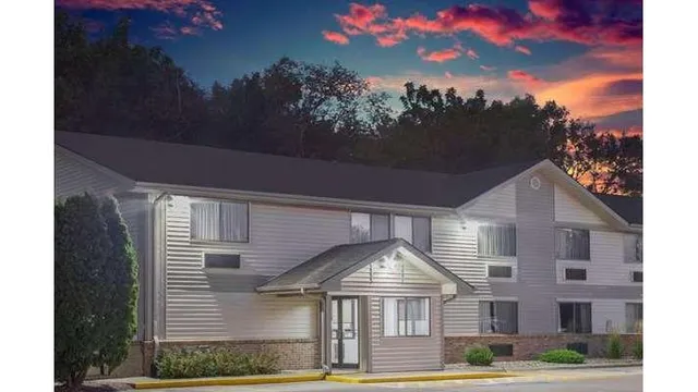 Super 8 by Wyndham Independence