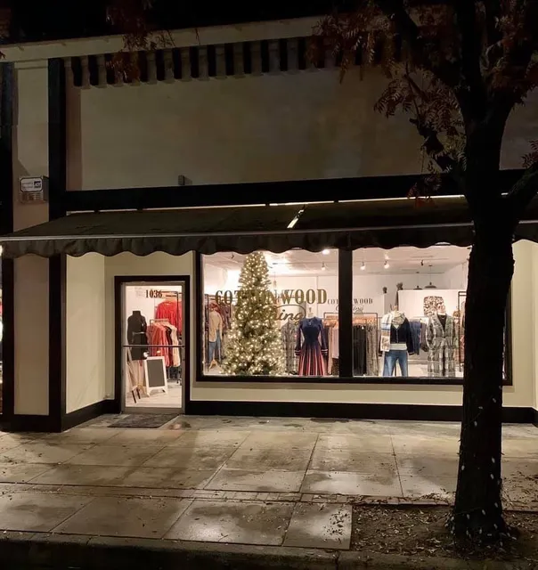 Cottonwood Clothing - Reedley