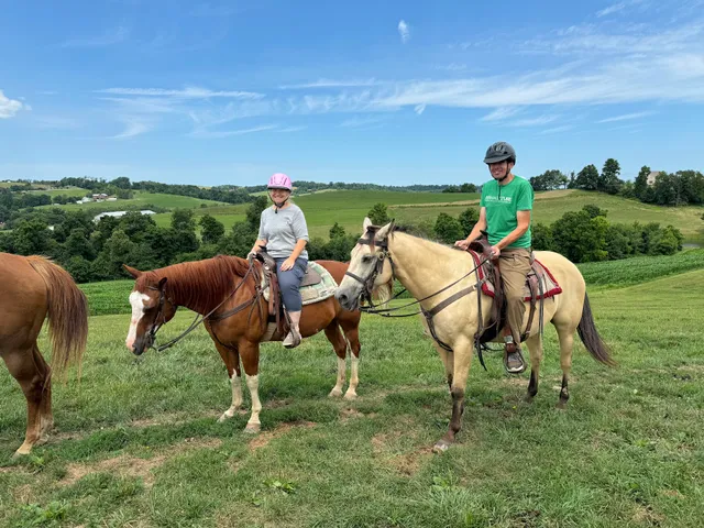 AMISH COUNTRY RIDING STABLES