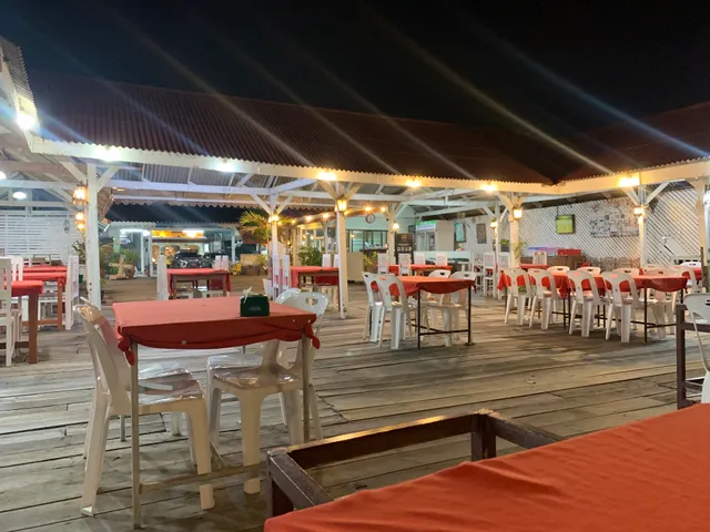 ร้านอาหารแสงไทย