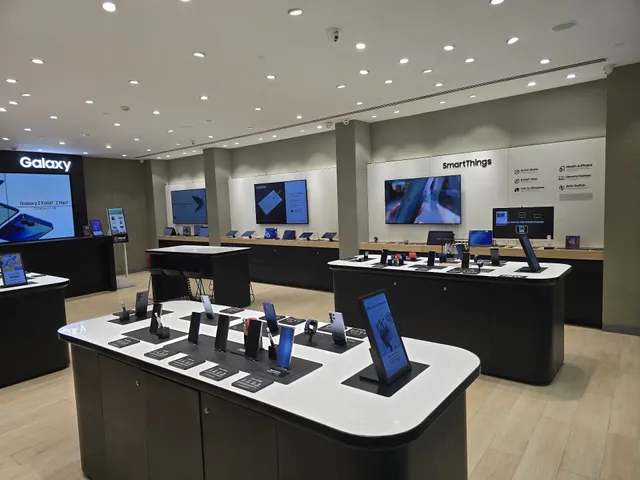 Samsung Experience Store - Spectra & Star Convergence Limited - Bestech Central Square Mall