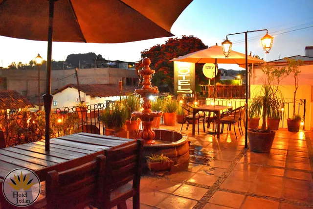 HOTEL IXTLAN VALLE DE BRAVO MEX.