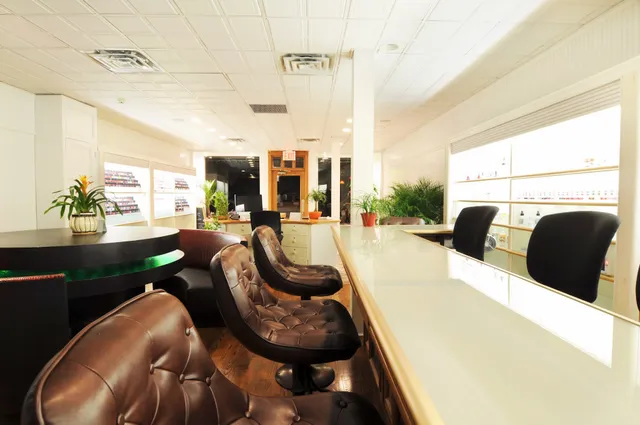 Primp & Polish (on Grand Street, Northside)