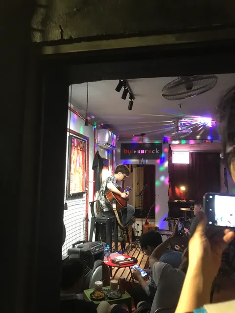 BỤI ROCK ( Rock cafe - Rock store - Rock band tee)