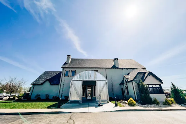 Warped Wing Brewpub & Smokery - Mason