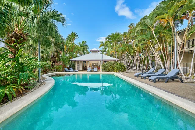 Trinity Beach Club Holiday Apartments