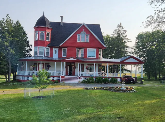 The Victoria On Main