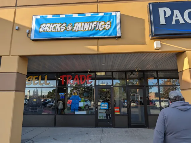 Bricks & Minifigs Lansing