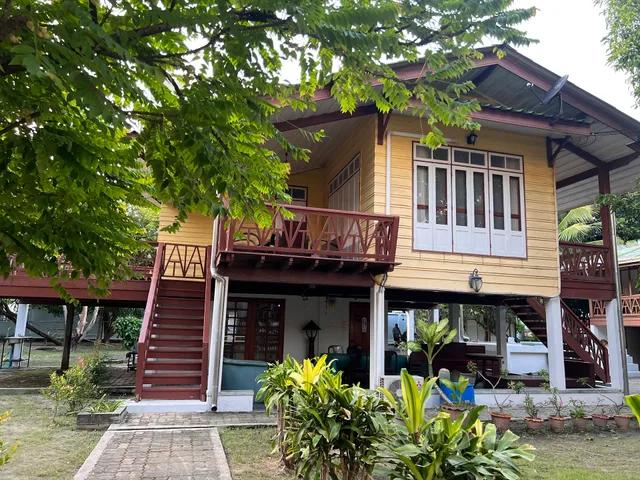 บ้านสวนบางแสน รีสอร์ท