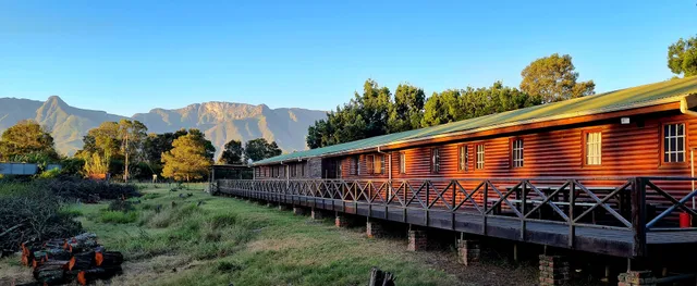 SwelleN2 / Blue Mountain Farm Lodge