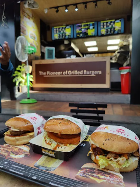 Biggies Burger: Bavdhan