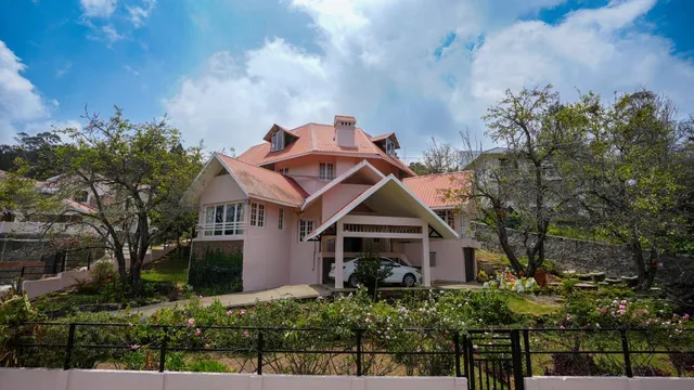 Akkandi Veedu, Fairy Falls Road