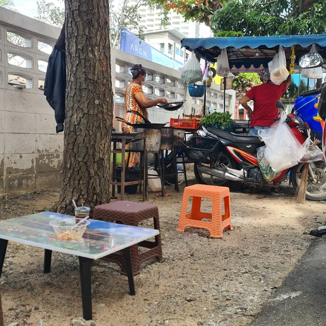 ตามสั่ง Thai Food (a la carte Thai Food))