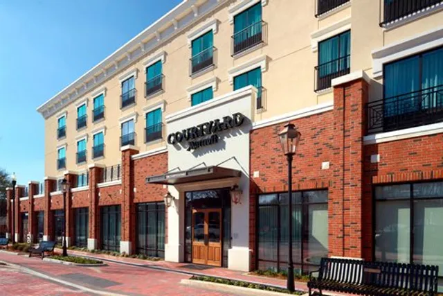 Courtyard by Marriott LaGrange