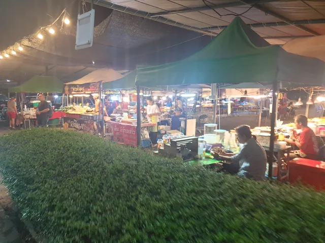 ตลาดนัด bic c แม่เหี๊ยะ