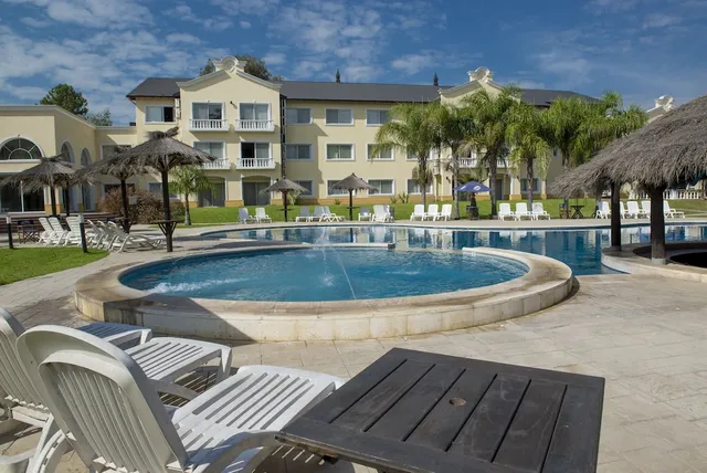 Howard Johnson Resort Pilar