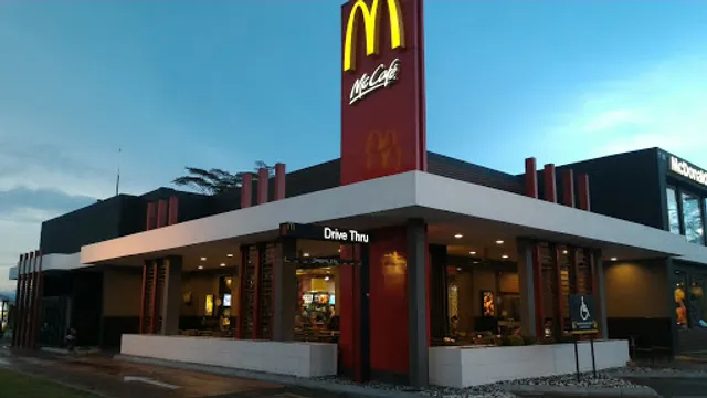 McDonald's Batu Kawa DT
