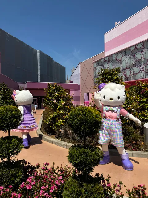 Hello Kitty's Ribbon Collection