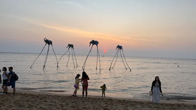 Bãi biển Sunset Sanato