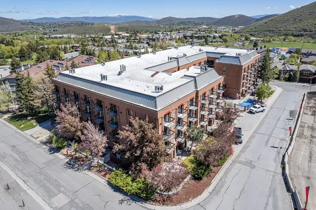 Shadow Ridge by All Seasons Resort Lodging