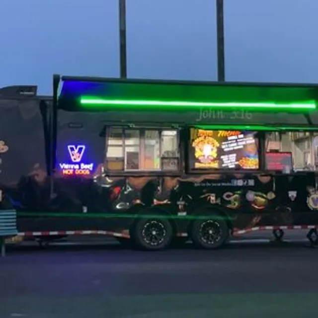 Zae's Classic Chicago Hot Dogs & Polish