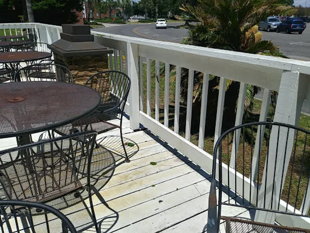 Stingrays Restaurant & Bar