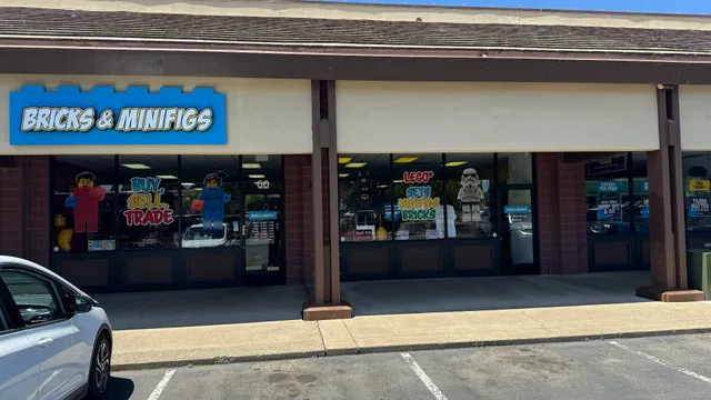BRICKS & MINIFIGS Redding