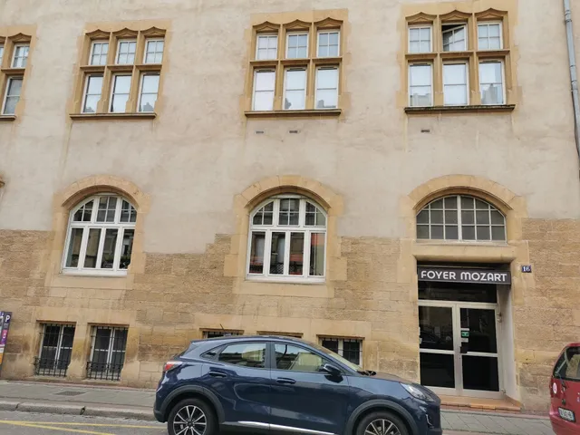 Foyer De La Jeune Fille