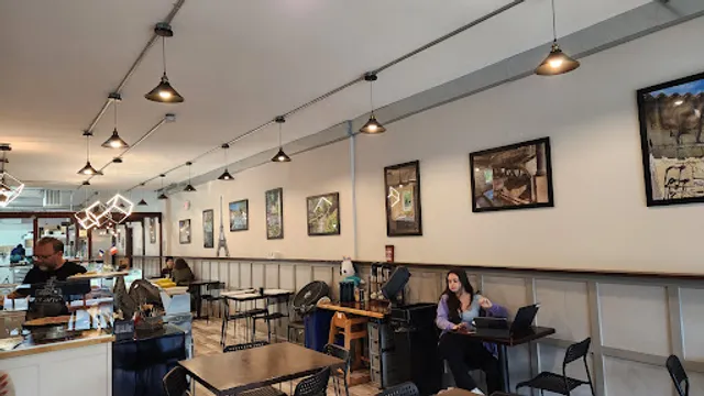 Le Carré Café & Pâtisserie