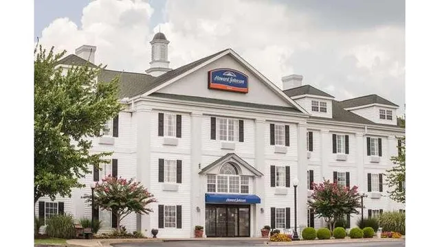 Howard Johnson by Wyndham Jackson