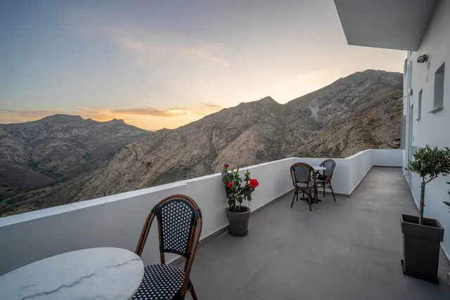 Selana Serifos Suites