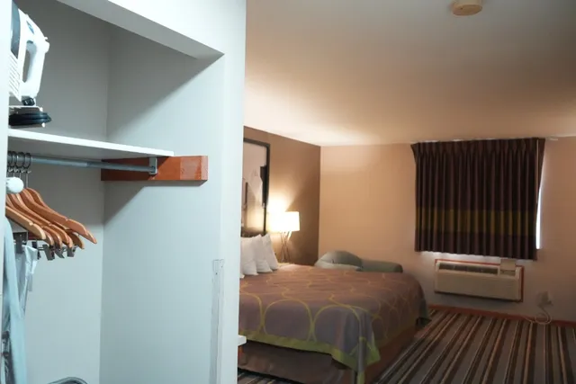 Watseka Route 24 Inn & Suites