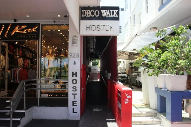 Deco Walk