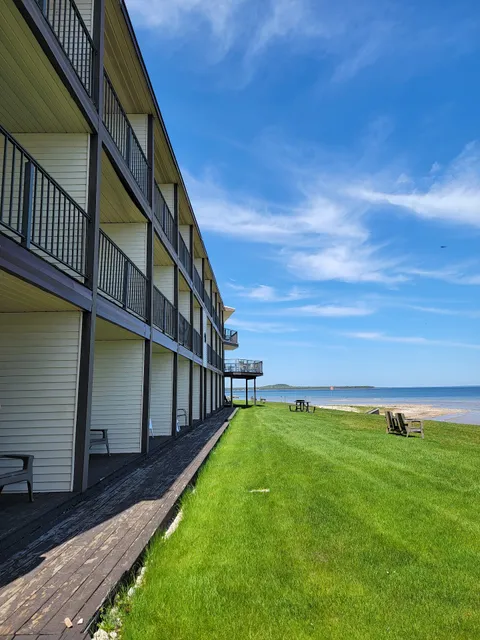 Bavarian Haus Lakefront Inn