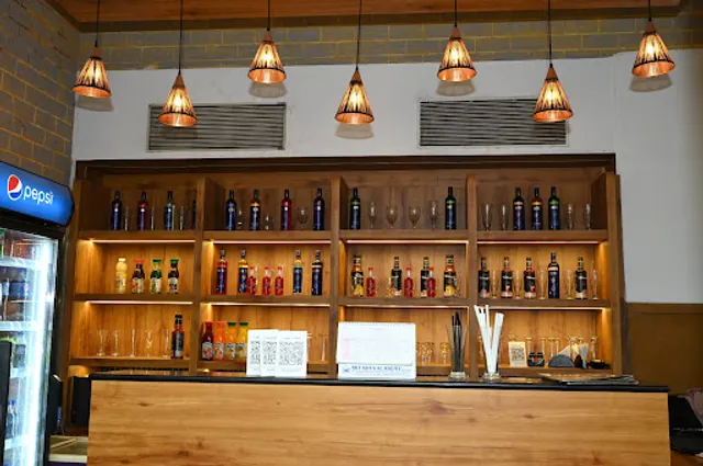 Leela's Cafe - Family Restaurant