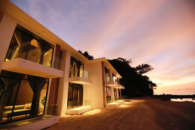 Dolphin Bay Island Resort