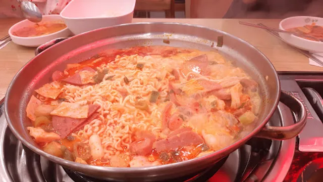 놀부부대찌개 연수점